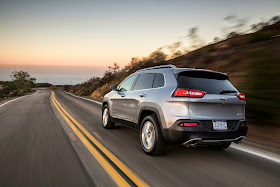 Rear 3/4 view of the 2014 Jeep Cherokee