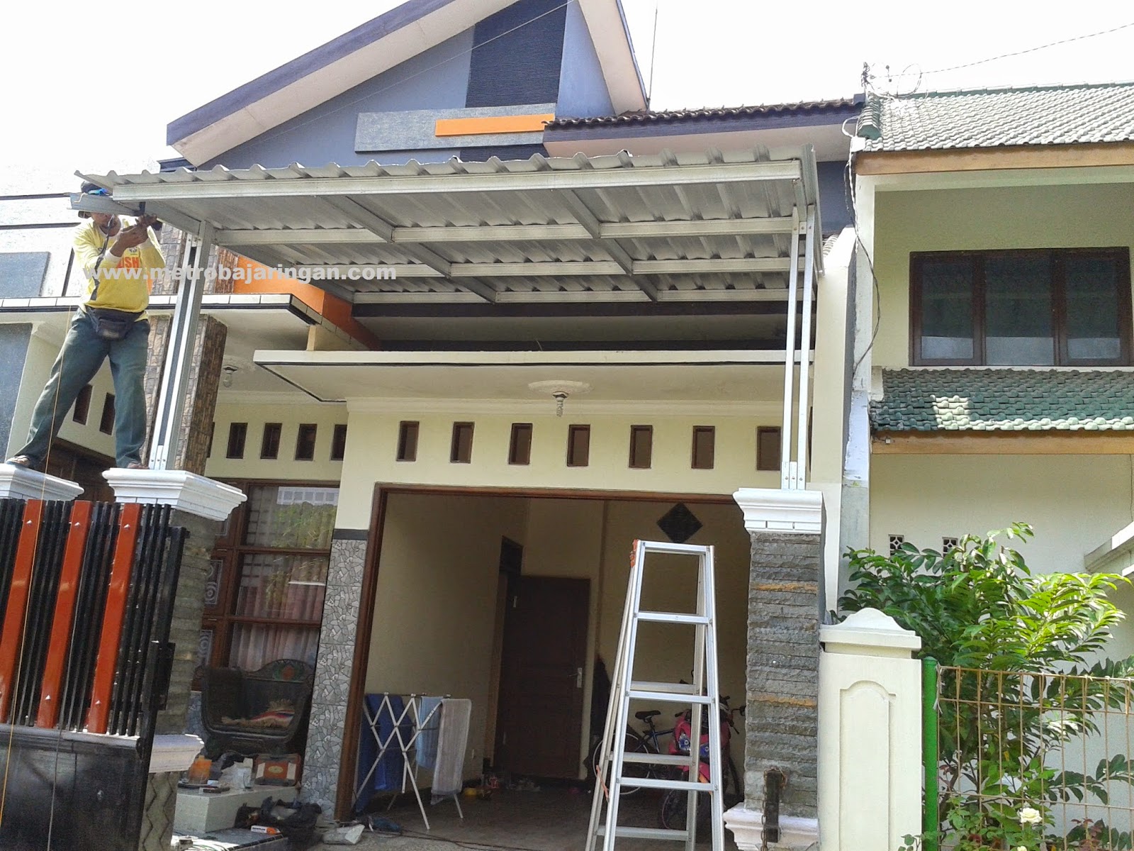 CANOPY BAJA RINGAN DENGAN RANGKA DAN TIANG DOUBLE METRO TRUSS