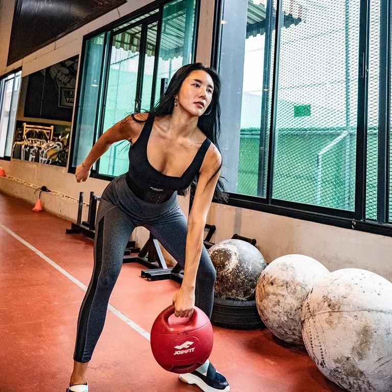 Areum Jung – Fitness Workout at Gym Instagram