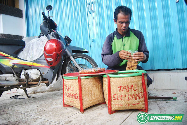 penjual tahu sumedang di Kudus