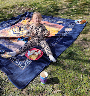 Rosie very happy to be having a picnic