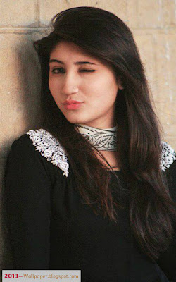 Attractive-cute-kissing-black-dress-pakistani-girl-to-her-love