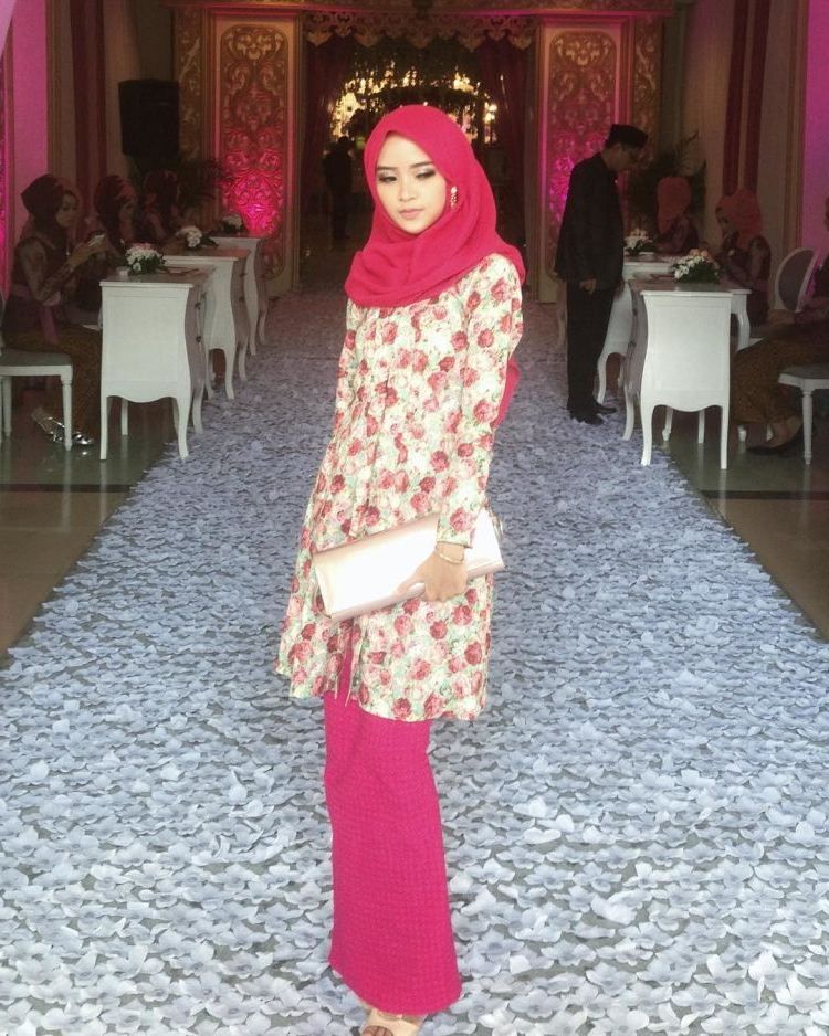 30 model  kebaya  wisuda  hijab  modern  cantik favorit mahasiswi
