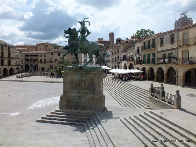 Plaza Mayor y Francisco Pizarro en Trujillo