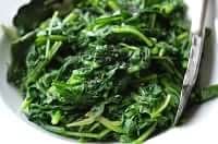 Piatto di spinaci, fonte di magnesio