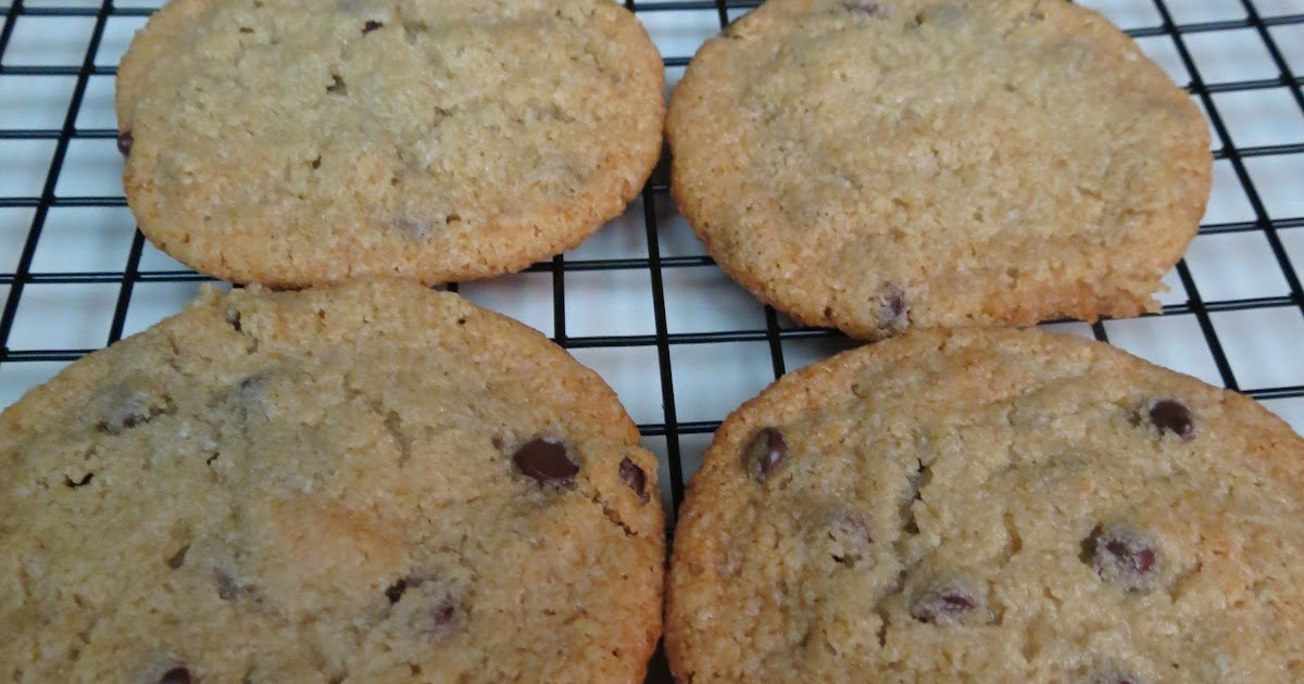 Dizzy in the Kitchen: Paleo/Gluten Free Chocolate Chip Cookies