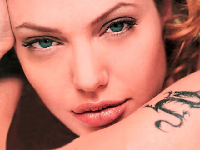Angelina Jolie 21 wallpaper