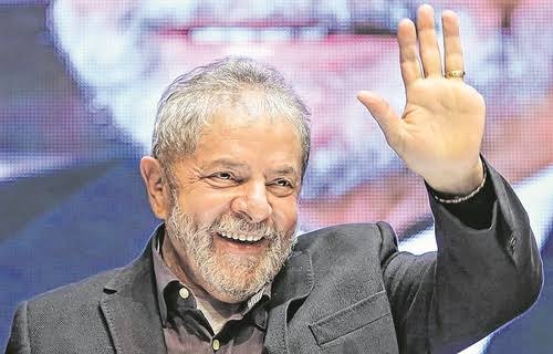 Lula dispara e já tem 49% da intenções de voto contra 23% de Bolsonaro