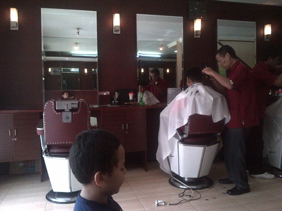 Tukang Cukur Barbershop Kota Wisata Cibubur 