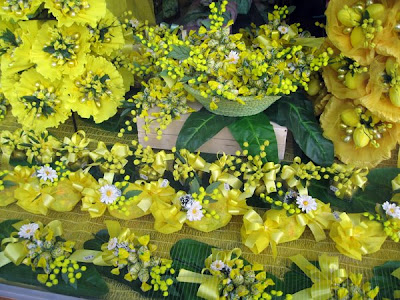 Store window - yellow flowers