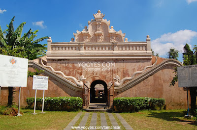 Gerbang Taman Sari Yogyakarta