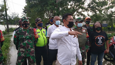 Bantu Warga Yang Terdampak banjir,  Camat Kresek Bangun Dapur Umum 