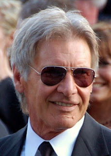 50 curiosidades sobre actores y personas famosas, Harrison Ford sonriendo a sus fans