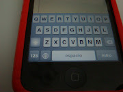 Incluido el comodisimo teclado tactil. El Desire tiene cuatro botones bajo .