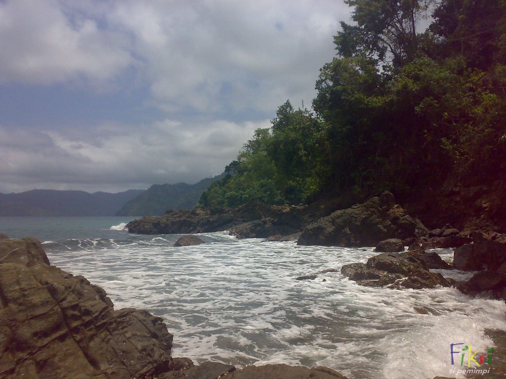 Album Foto Ombak di Pantai Prigi Tulungagung  Karya 