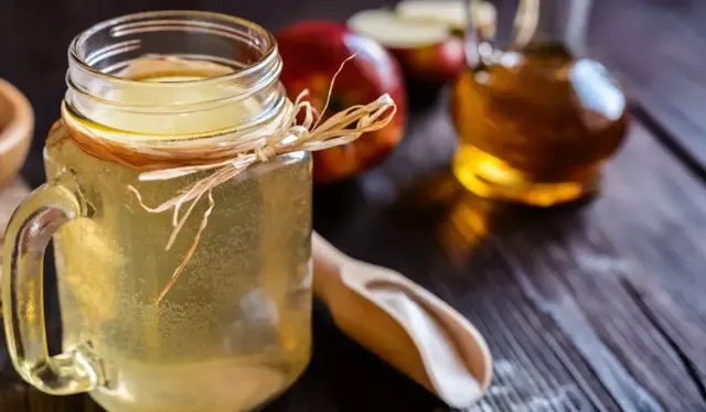 Apple Cider Vinegar and Cinnamon Detox Drink