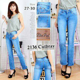 celana jeans pendek, celana jeans pendek wanita, celana jeans premium, celana jeans murah, grosir celana jeans, celana jeans robek, celana jeans cutbray