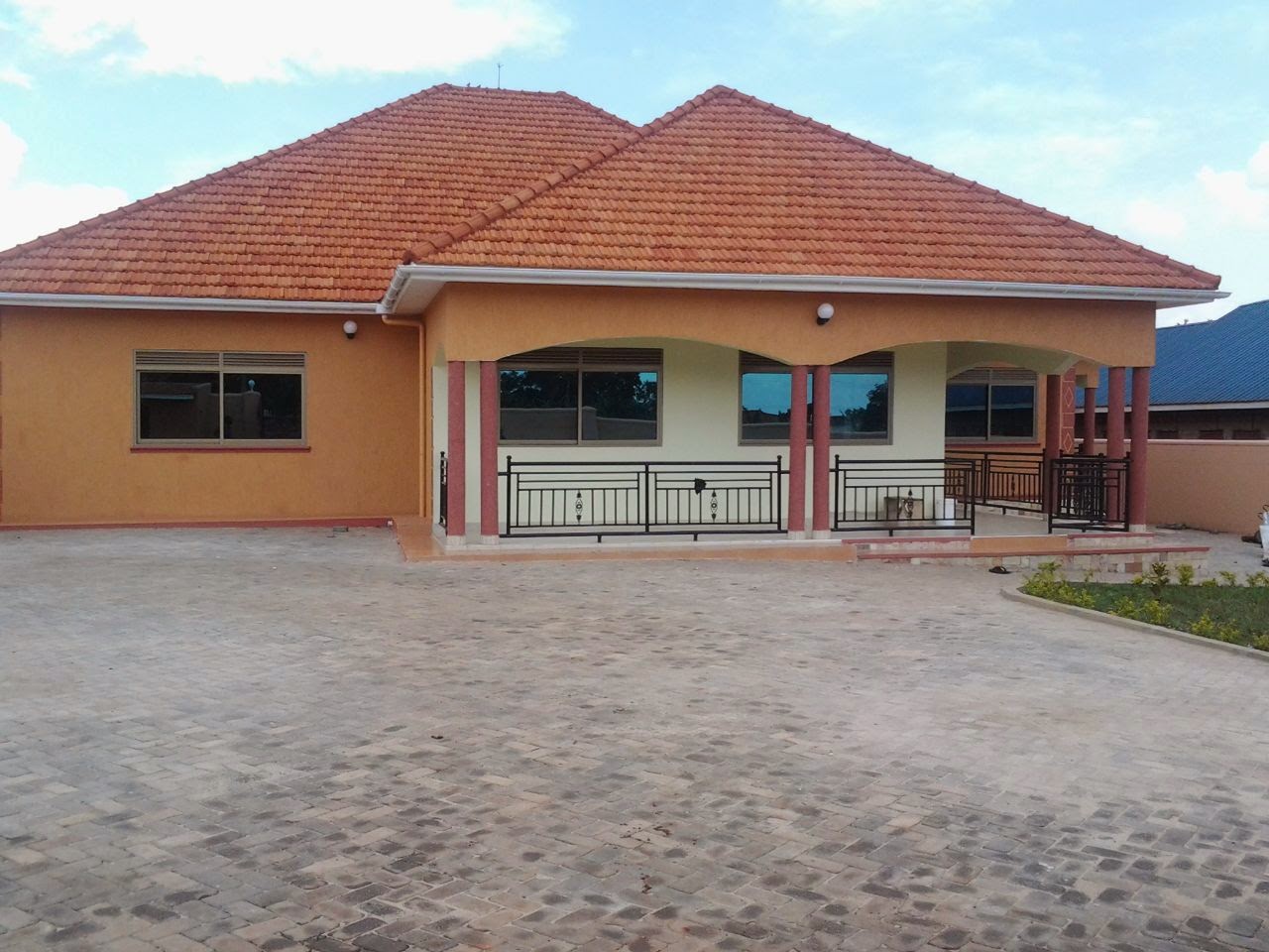  HOUSES  FOR SALE  KAMPALA UGANDA  HOUSE  FOR SALE  BUWATE 