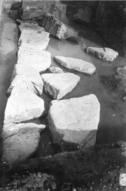 Λιμενική κατασκευή του 5ου αι π.Χ. όπως ανακαλύφθηκε το 1964 από τον Αρχαιολόγο Δημήτριο Λαζαρίδη