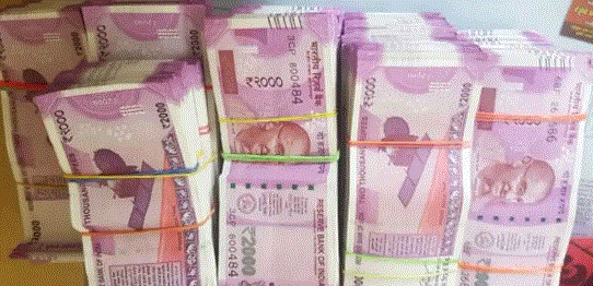 G News 24:पुलिस जमीन से निकाले  77.50 लाख रुपये के गुलाबी नोट !