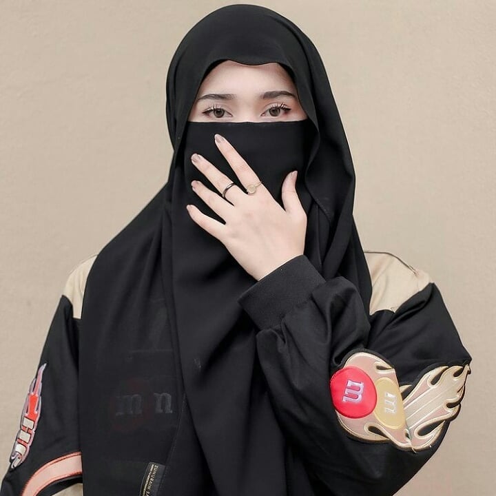 Hijab Girl DP