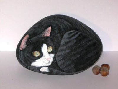 Come dipingere sui sassi gatto nero