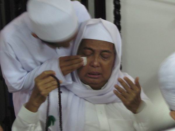 PHOTO ULAMA KH AHmad Asrori Al Ishaqi Kedinding Surabaya