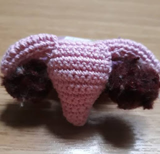 PATRON GRATIS UTERO AMIGURUMI 37567