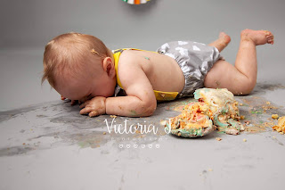 cake smash shrewsbury, shropshire photographer, baby photography, cake, first birthday photoshoot, photographer shrewsbury