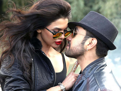 kissing-Sara-Loren-And-Adhyayan-Suman-Bollywood