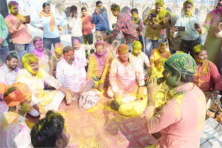 जौनपुर: गोपी घाट पर हुआ होली महोत्सव 'फाग जौनपुर' का आयोजन  | #NayaSaveraNetwork