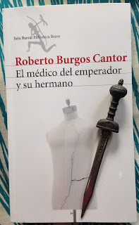 Portada del libro El médico del emperador y su hermano, de Roberto Burgos Cantor