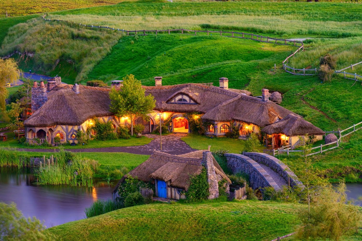 Gambar Keren Sebagai Wallpaper Gambar Pemandangan Kampung Hobbit