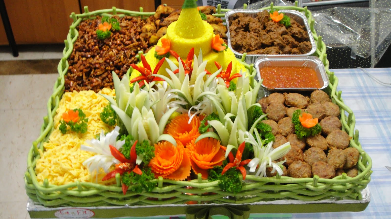 My Colour Blog: GAMBAR TUMPENG