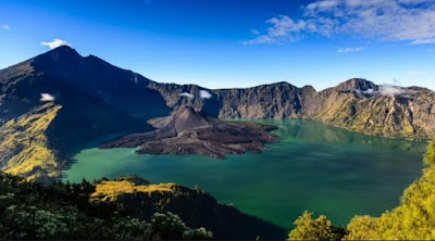 10 Tempat Wisata Alam di Indonesia yang Wajib Dikunjungi