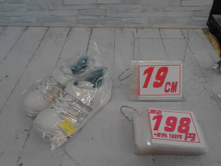 中古品　スニーカー　ホワイト　１９㎝　１９８円