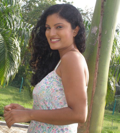 Paboda Sandeepani is one of the best actress in Sri Lanka. Her mother is Geetha Kanthi Jayakodi.