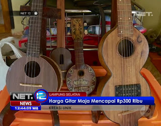 Bentuk dan proses pembuatan yang berbeda dari umumnya gitar. Bahannya tinggal dipetik langsung dari pohon maja yang tumbuh lebat di rumah Fajar. Buah yang berusia 4 bulan atau yang berwarna kuning lah yang digunakan sebagai bahan dasar gitar remaja. Karena disaat inilah kulit buah maja sudah cukup keras.