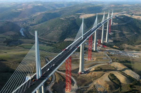 Viaducto de Millau en Francia by Michel Virlogeux