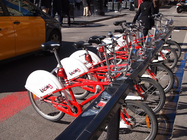 red bikes barcelona rambla