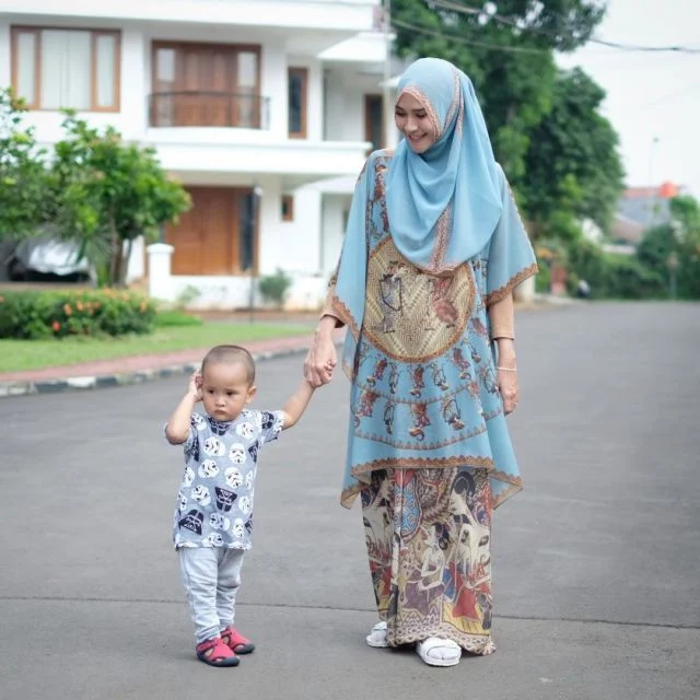 Serba Longgar Dan Simpel Semua Gaya Busana Hijab Zaskia Adya - Model gamis zaskia mecca terbaru