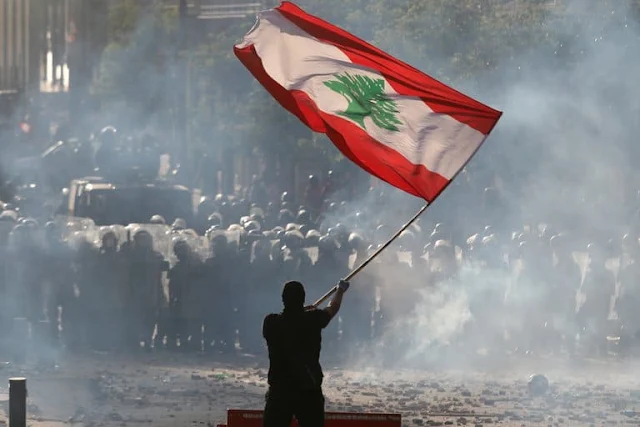 Renuncia el Gobierno de Líbano y la crisis crece sobre los escombros de Beirut