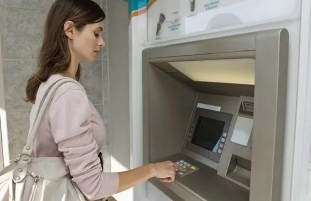 Today Latest News: ATM से पैसे निकालते वक्त फस गए पैसे।