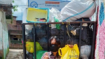 Resiko Tertular Virus Covid-19, YPBB Bagikan Bantuan  APD Untuk 340 Petugas Pengelola Sampah