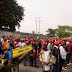 LES BERÊTS ROUGES DE PAPY PUNGU DANS LA RUE