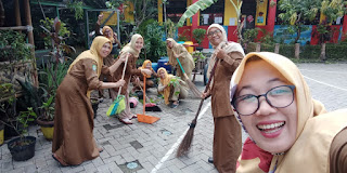 Kegiatan Guru Di SDN PARAPAT 1 Ketika Para Siswa Belajar Dirumah