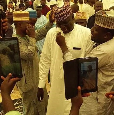 Former APC Lawmaker In Zamfara State, Manir Gidanjaja Weeps Profusely As He Returns Back To The APC From The PDP.