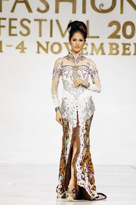 Model Kebaya Djoko Sasongko Modern Terbaru