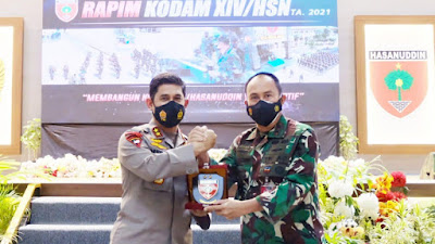 Sinergitas TNI-Polri Dalam Penanganam Pandemi Covid 19 , Kapolda Sulsel Berikan pembekalan kepada peserta Rapim Kodam XIV/Hsn. T.A 2021