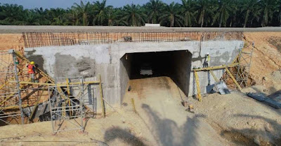 Pembangunan underpass khusus untuk gajah yang dilakukan di Tol Pekanbaru – Dumai